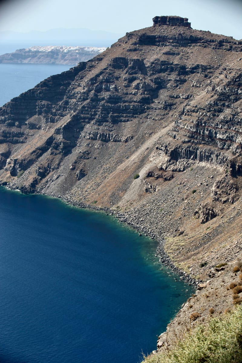 5. GRECE : Santorin, Son port, sa côte et son volcan (VTL)