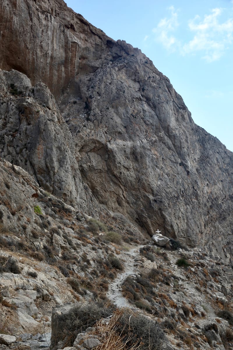 5. GRECE : Santorin, Son port, sa côte et son volcan (VTL)