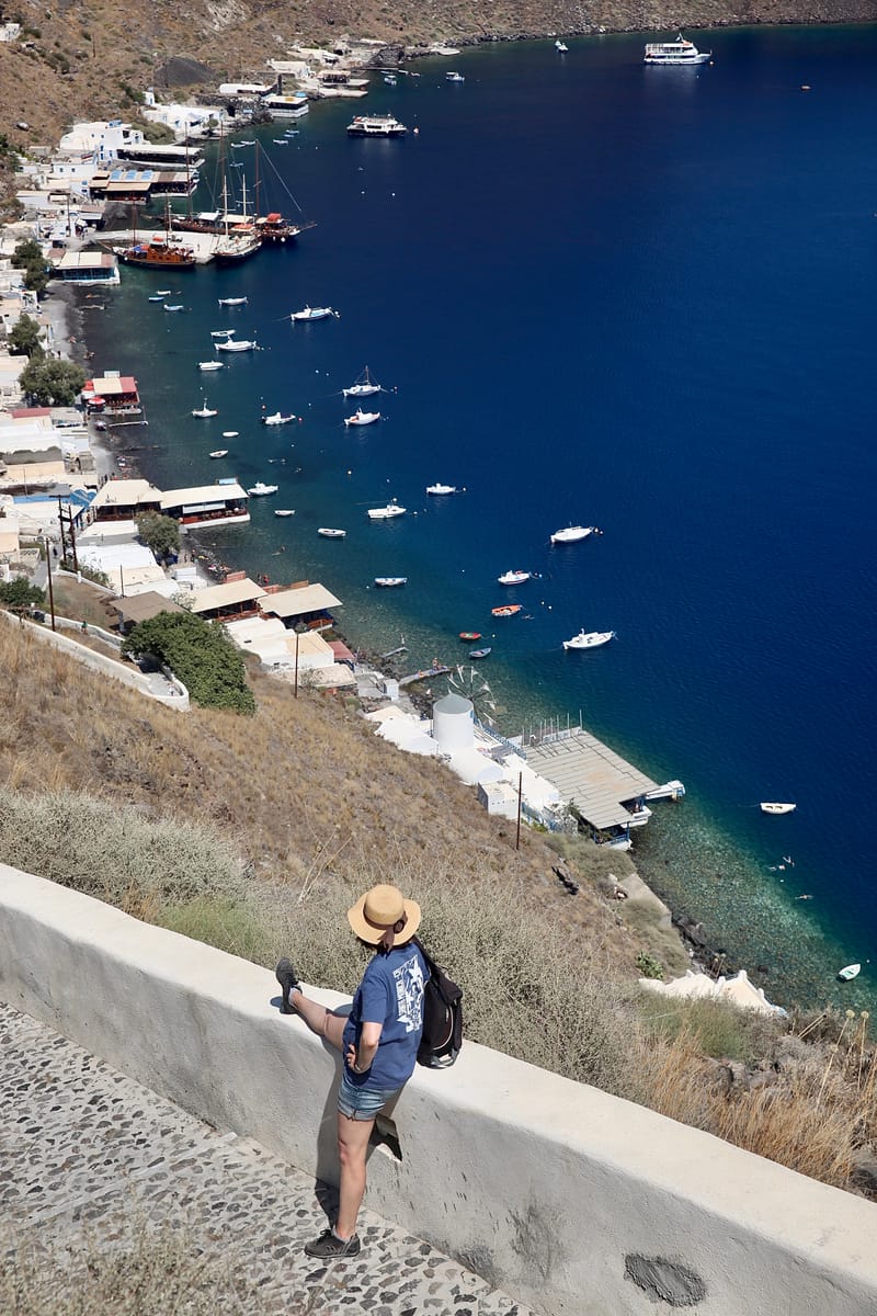 5. GRECE : Santorin, Son port, sa côte et son volcan (VTL)