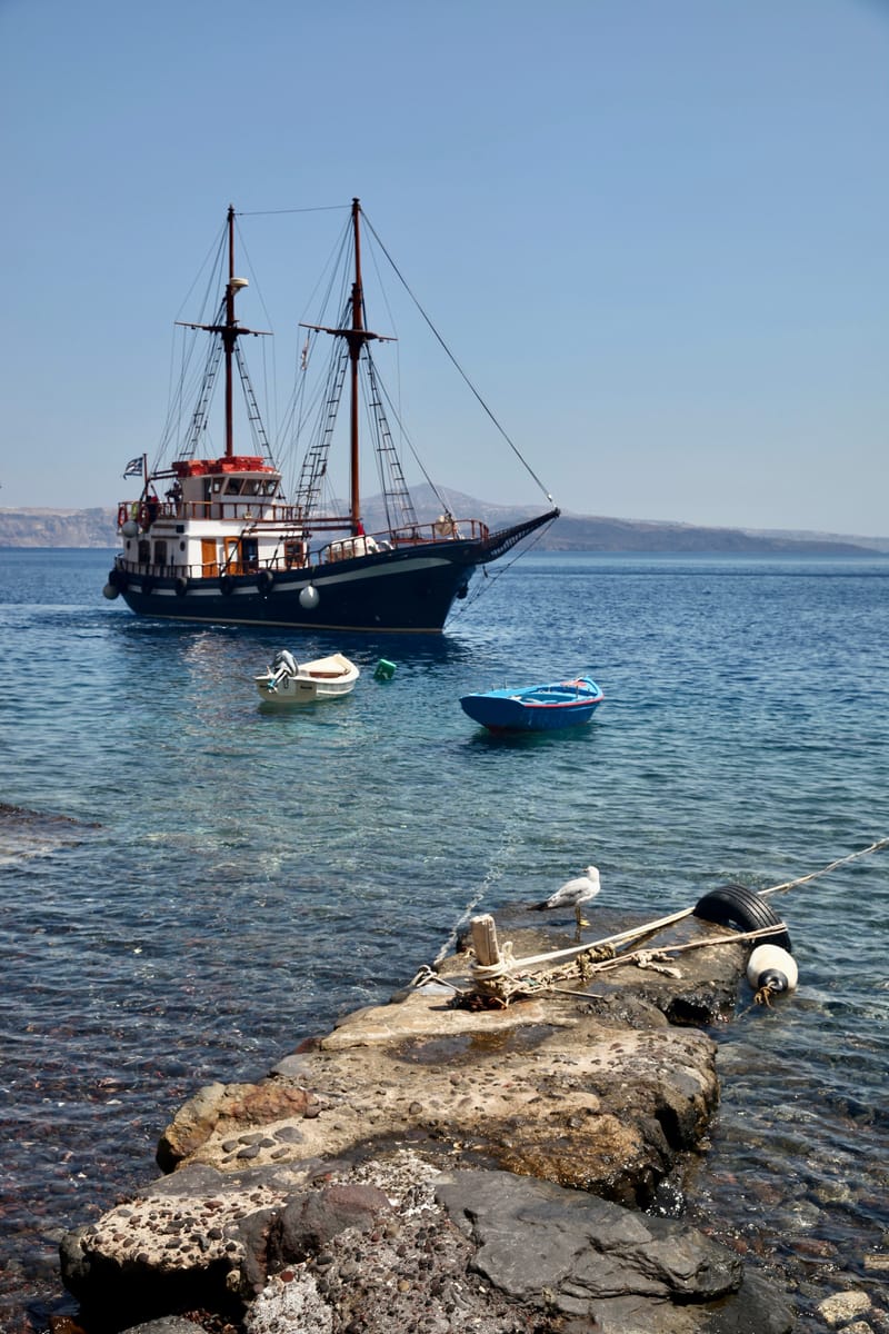 5. GRECE : Santorin, Son port, sa côte et son volcan (VTL)