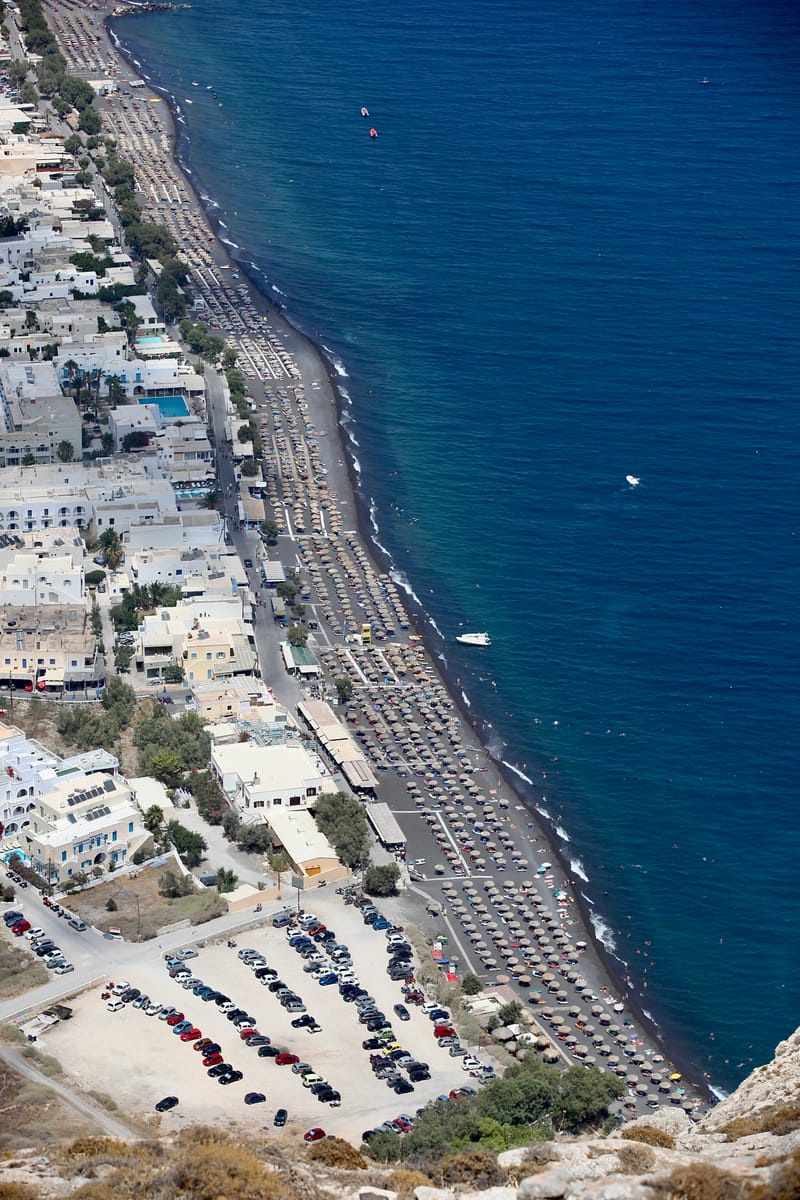 5. GRECE : Santorin, Son port, sa côte et son volcan (VTL)