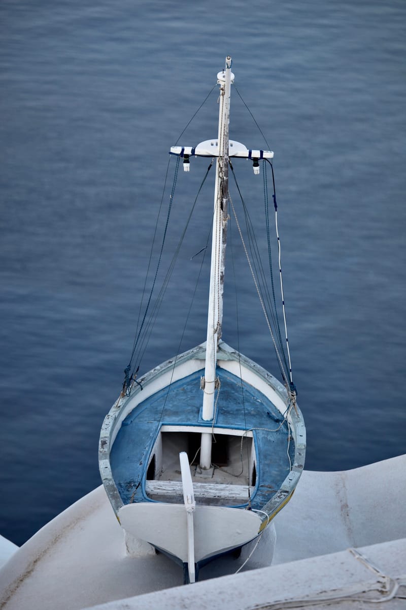 5. GRECE : Santorin, Son port, sa côte et son volcan (VTL)