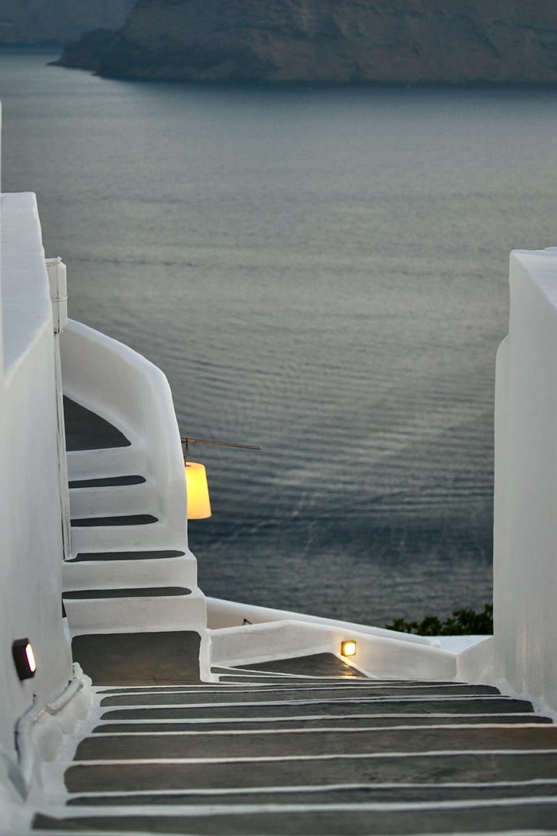 3. GRECE : Santorin, Oia ses ruelles et ses moulins 2 (VTL)