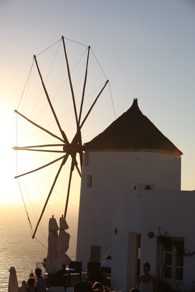 4. GRECE : Santorin, Oia au coucher de soleil (VTL)