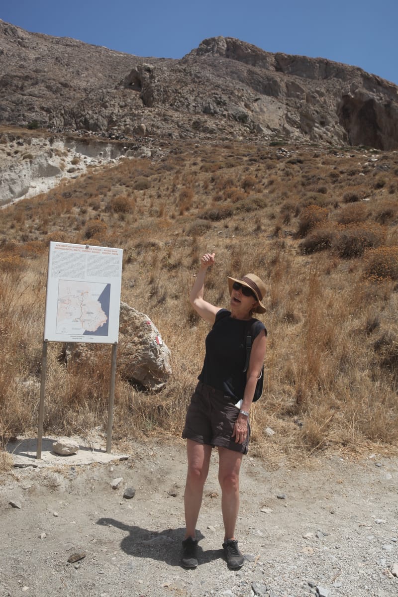 5. GRECE : Santorin, Son port, sa côte et son volcan (VTL)