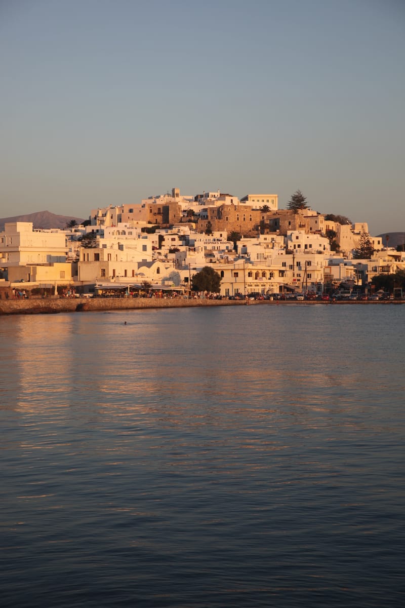 7. GRECE : Naxos 2, la porte d'Apollon sous un soleil rouge sang (VTL)