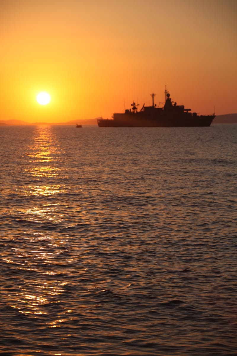 7. GRECE : Naxos 2, la porte d'Apollon sous un soleil rouge sang (VTL)