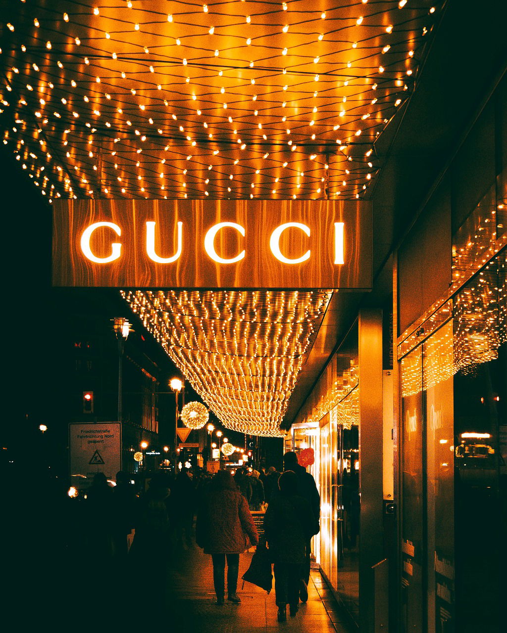 rue boutique magasin marque luxe Gucci