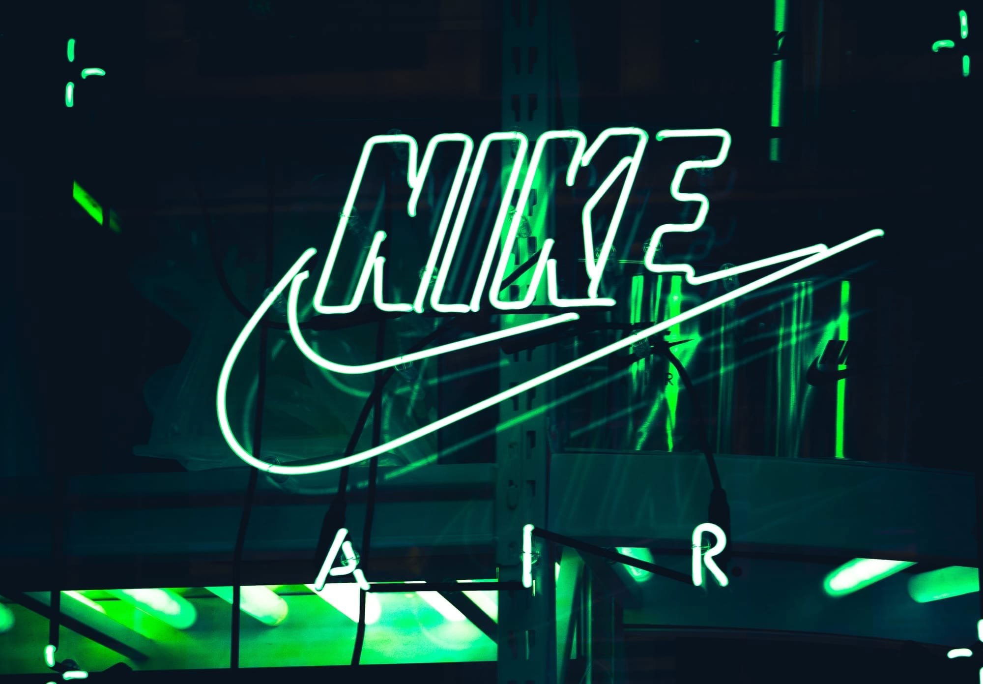 typographie logo nike Humanes