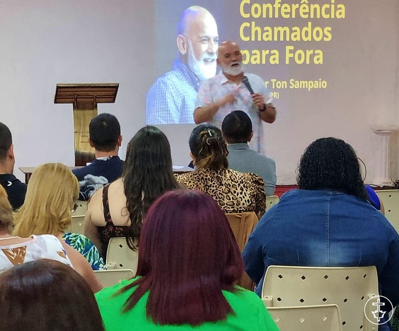 CONFERÊNCIA CHAMADOS PARA FORA