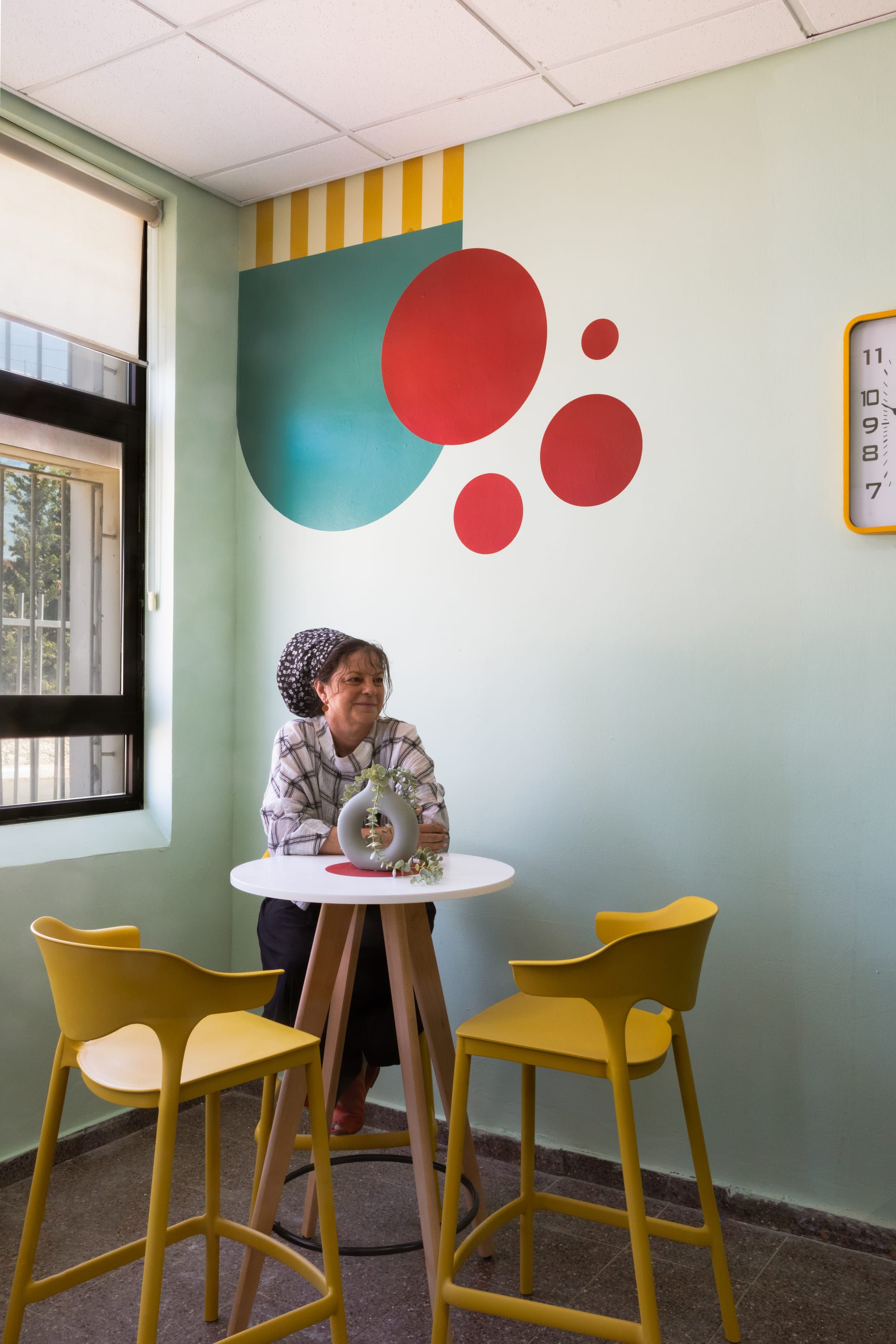 עיצוב טפטים ומדבקות קיר ואריח לבית הספר