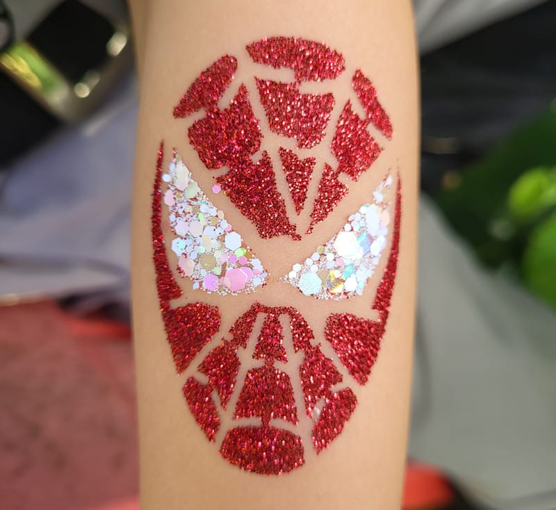 Tatouages paillettes éphémères