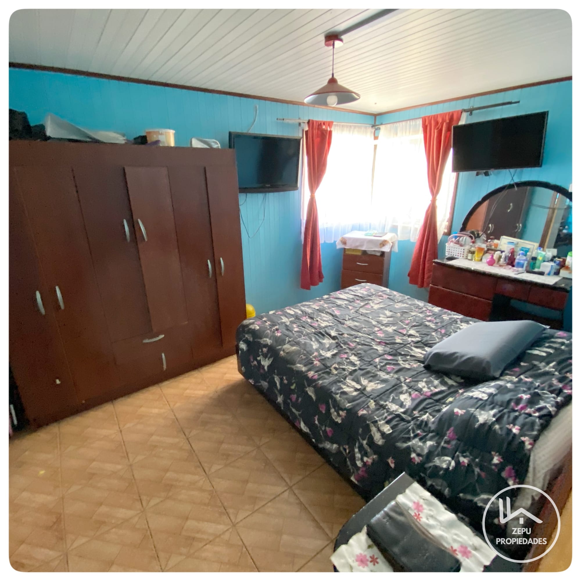 Venta de Casa y Salón de Eventos en amplio terreno en el Sector Bicentenario (By Pass), Coronel!