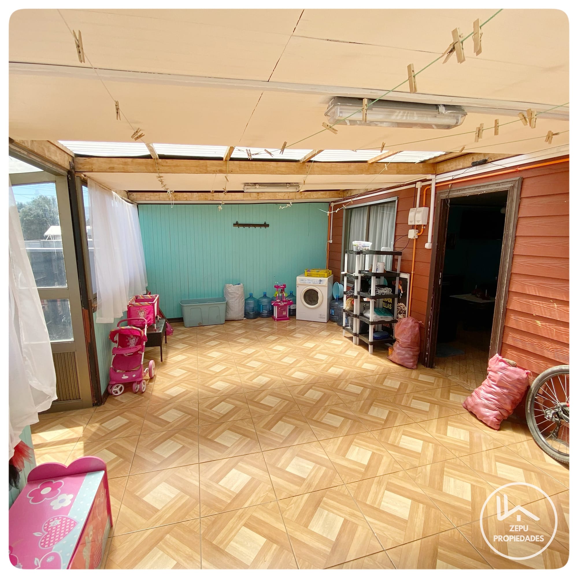 Venta de Casa y Salón de Eventos en amplio terreno en el Sector Bicentenario (By Pass), Coronel!