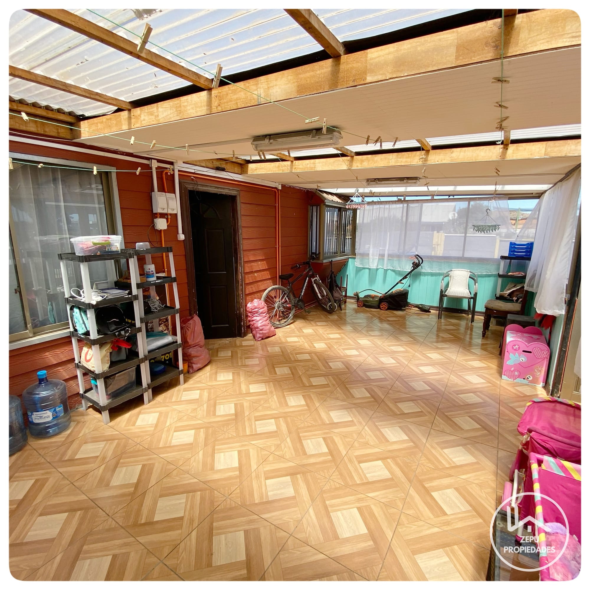 Venta de Casa y Salón de Eventos en amplio terreno en el Sector Bicentenario (By Pass), Coronel!