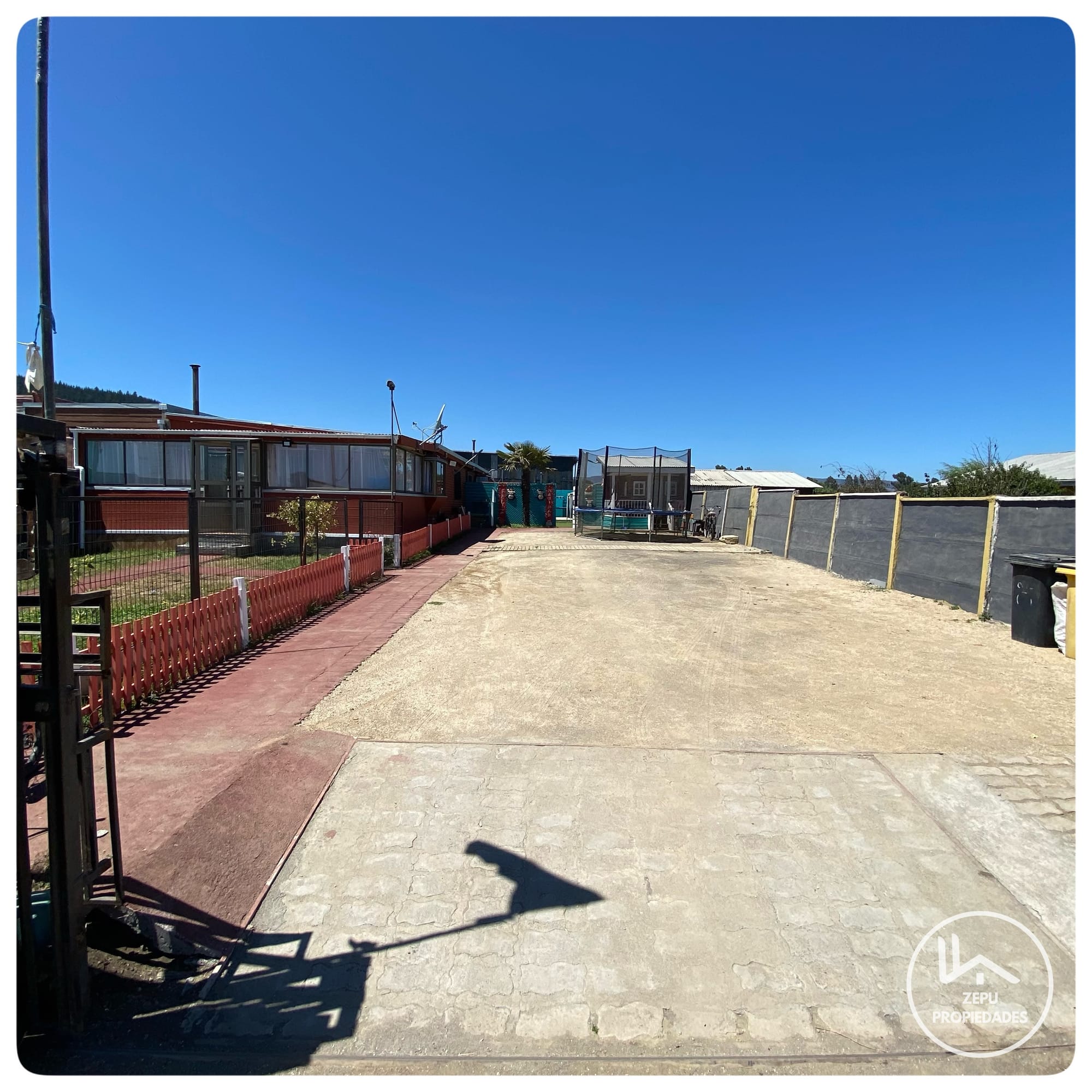 Venta de Casa y Salón de Eventos en amplio terreno en el Sector Bicentenario (By Pass), Coronel!