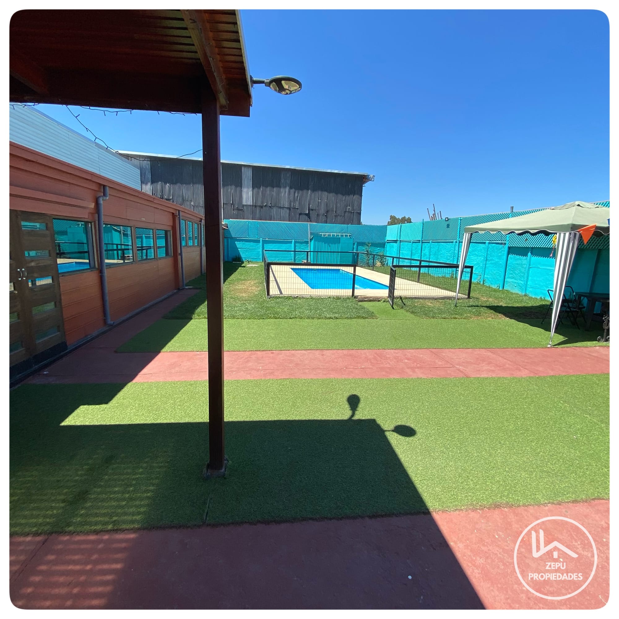 Venta de Casa y Salón de Eventos en amplio terreno en el Sector Bicentenario (By Pass), Coronel!