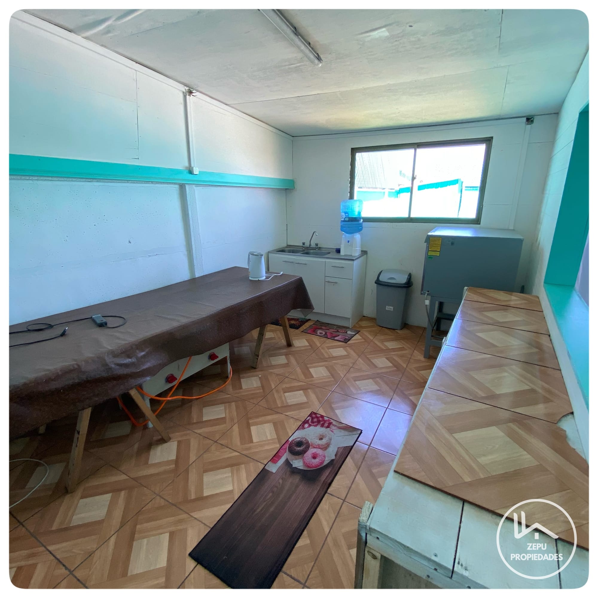 Venta de Casa y Salón de Eventos en amplio terreno en el Sector Bicentenario (By Pass), Coronel!