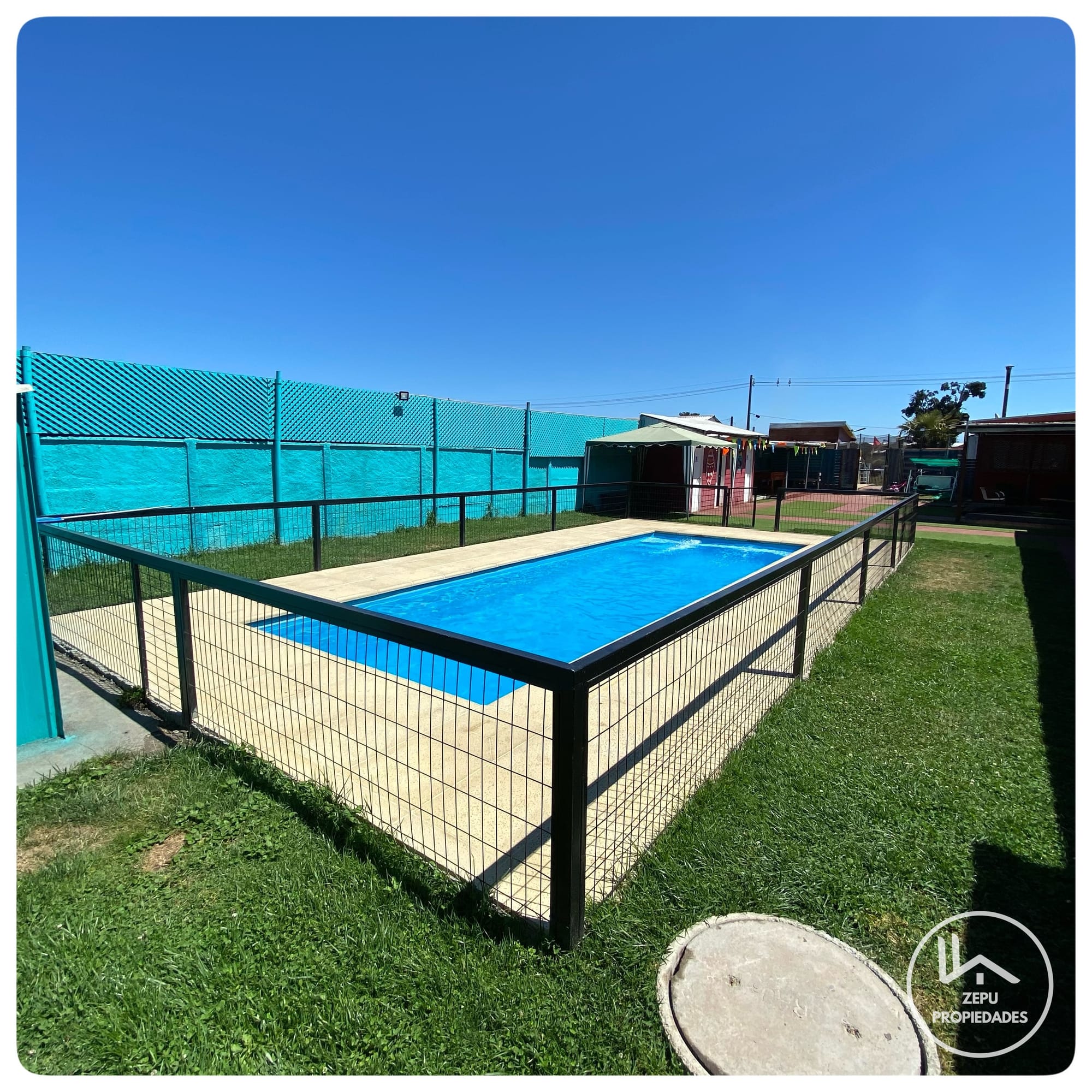 Venta de Casa y Salón de Eventos en amplio terreno en el Sector Bicentenario (By Pass), Coronel!