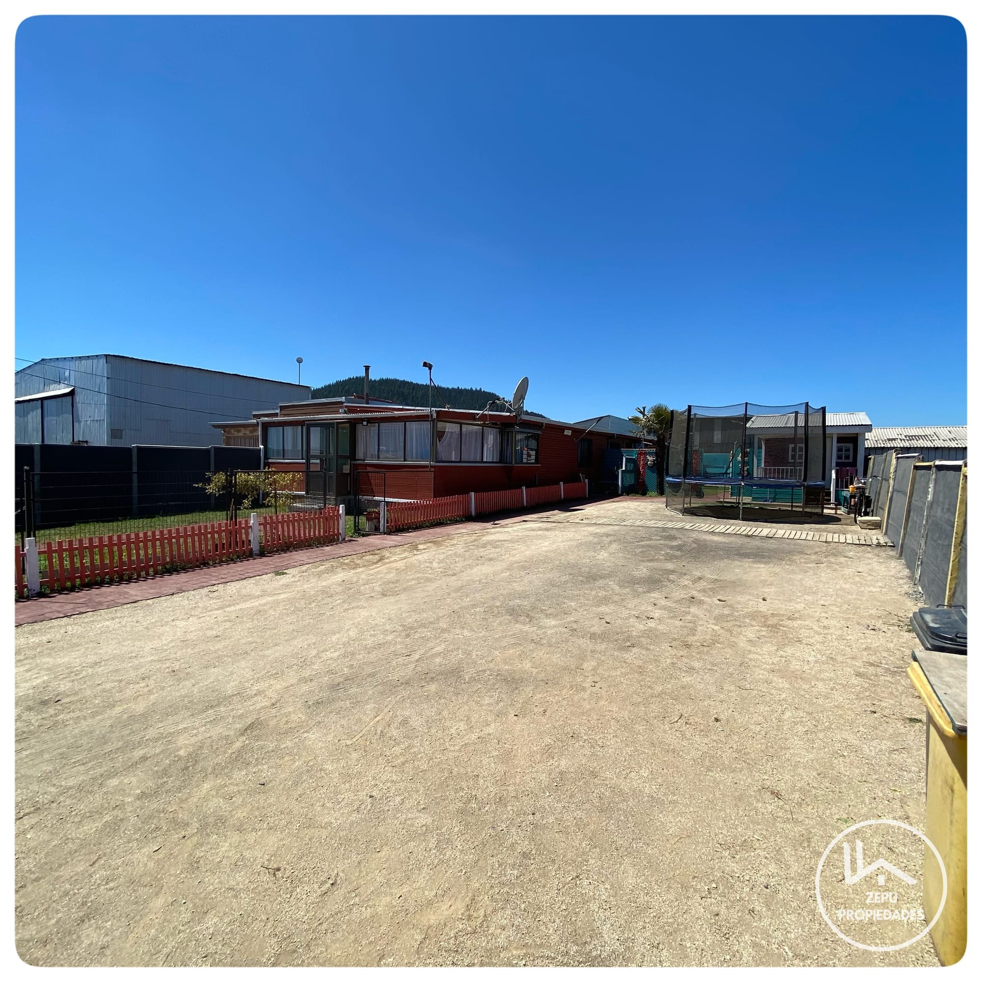 Venta de Casa y Salón de Eventos en amplio terreno en el Sector Bicentenario (By Pass), Coronel!