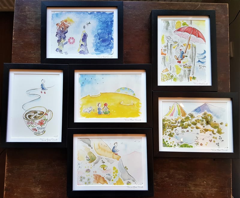 All prints are A5 in size (15x21 cm). They are all the same size even though the portrett ones look larger on here than the landscape ones.