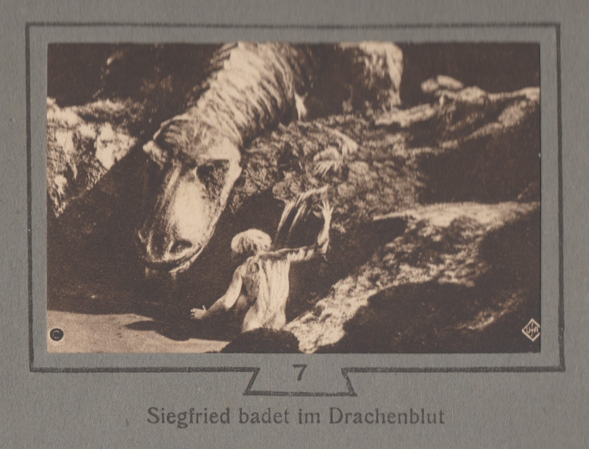 L'Estetica del Monumentalismo: La Costruzione di un Ordine Visivo