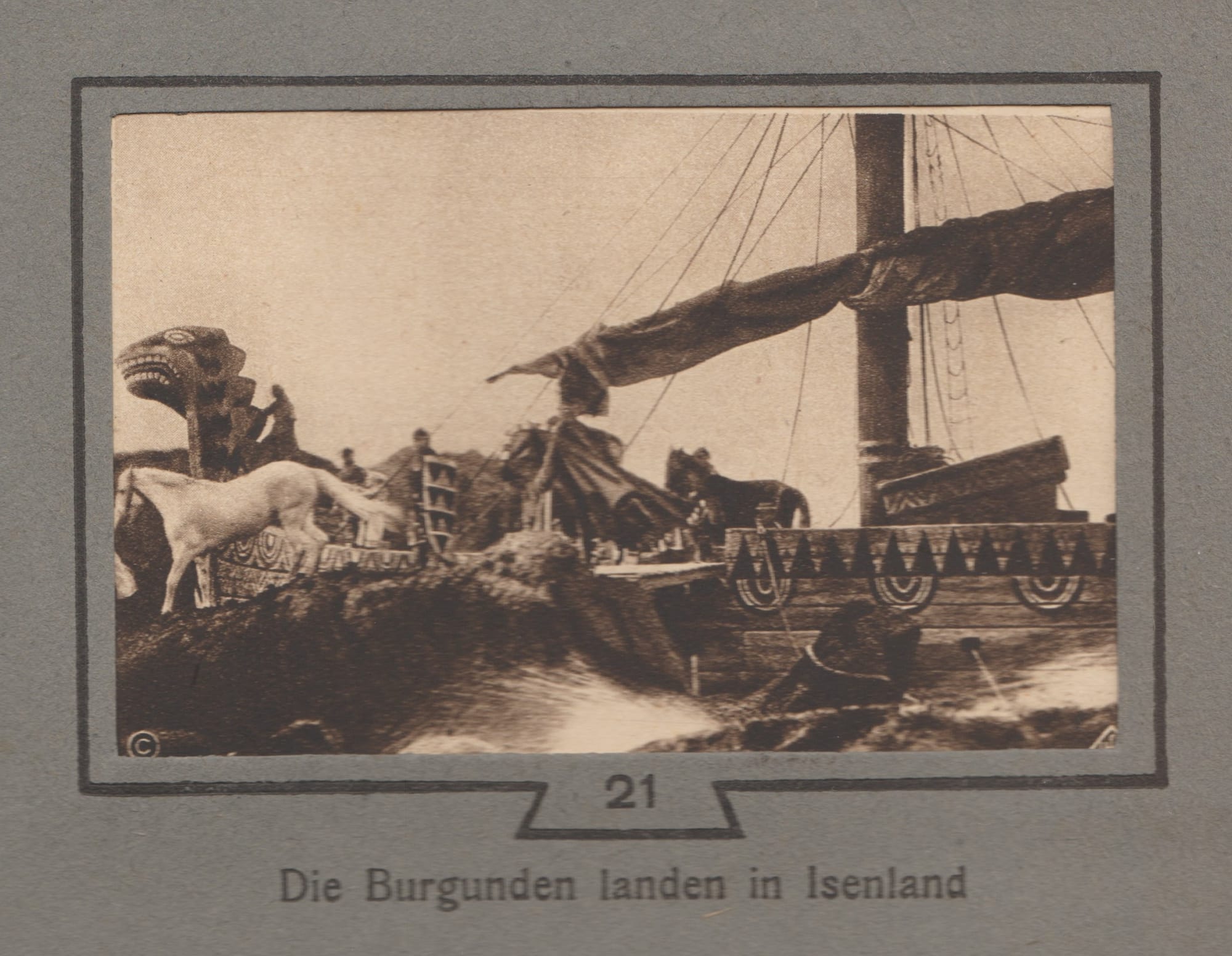 L'Estetica del Monumentalismo: La Costruzione di un Ordine Visivo