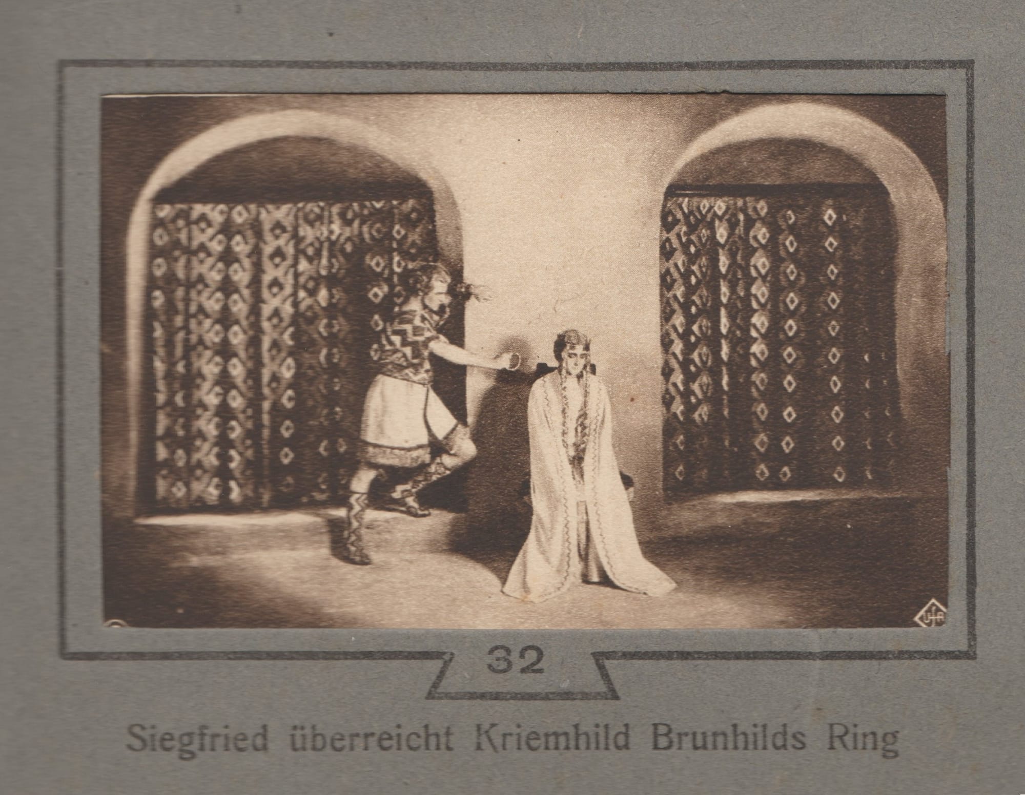 L'Estetica del Monumentalismo: La Costruzione di un Ordine Visivo