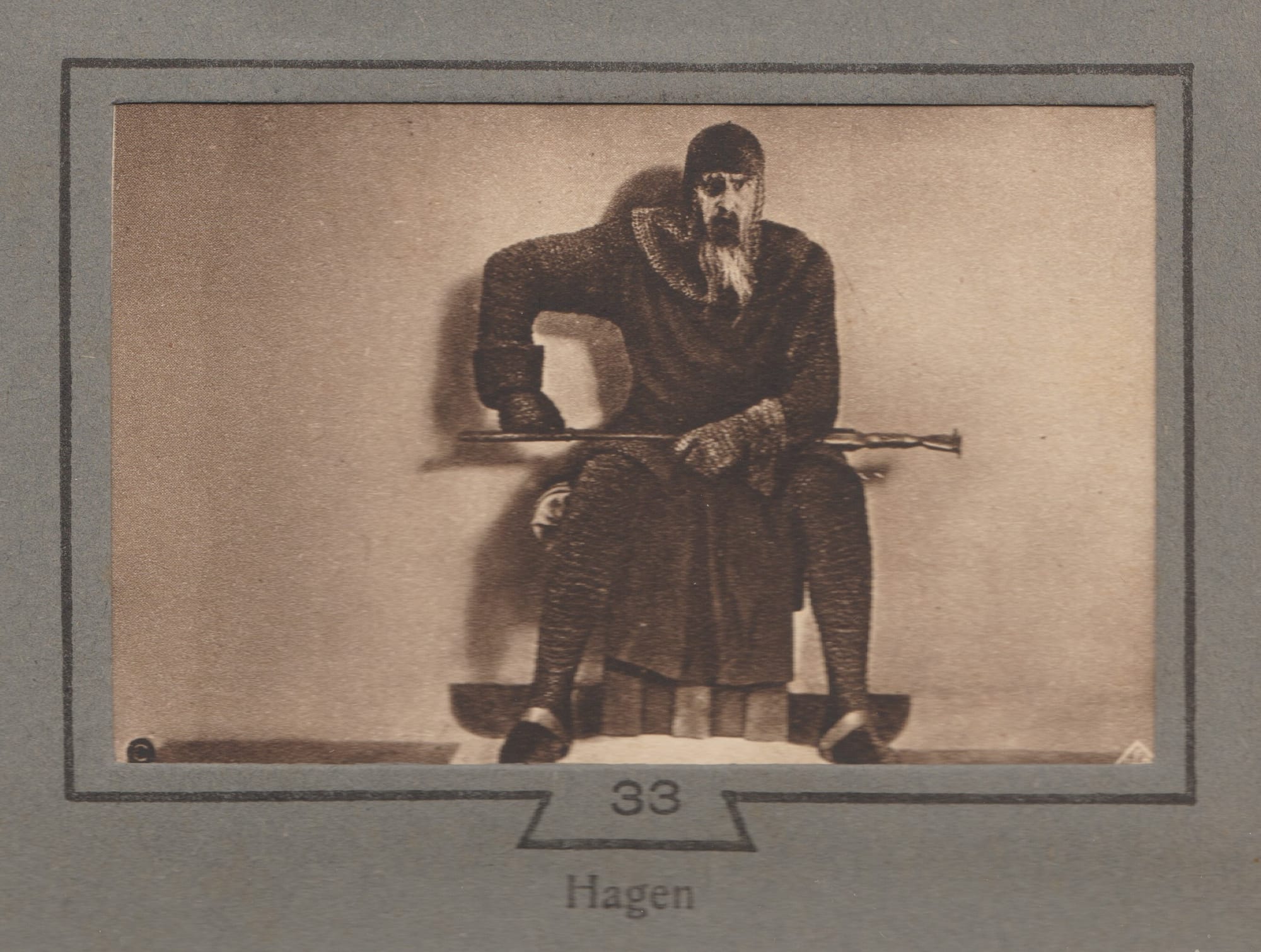 L'Estetica del Monumentalismo: La Costruzione di un Ordine Visivo