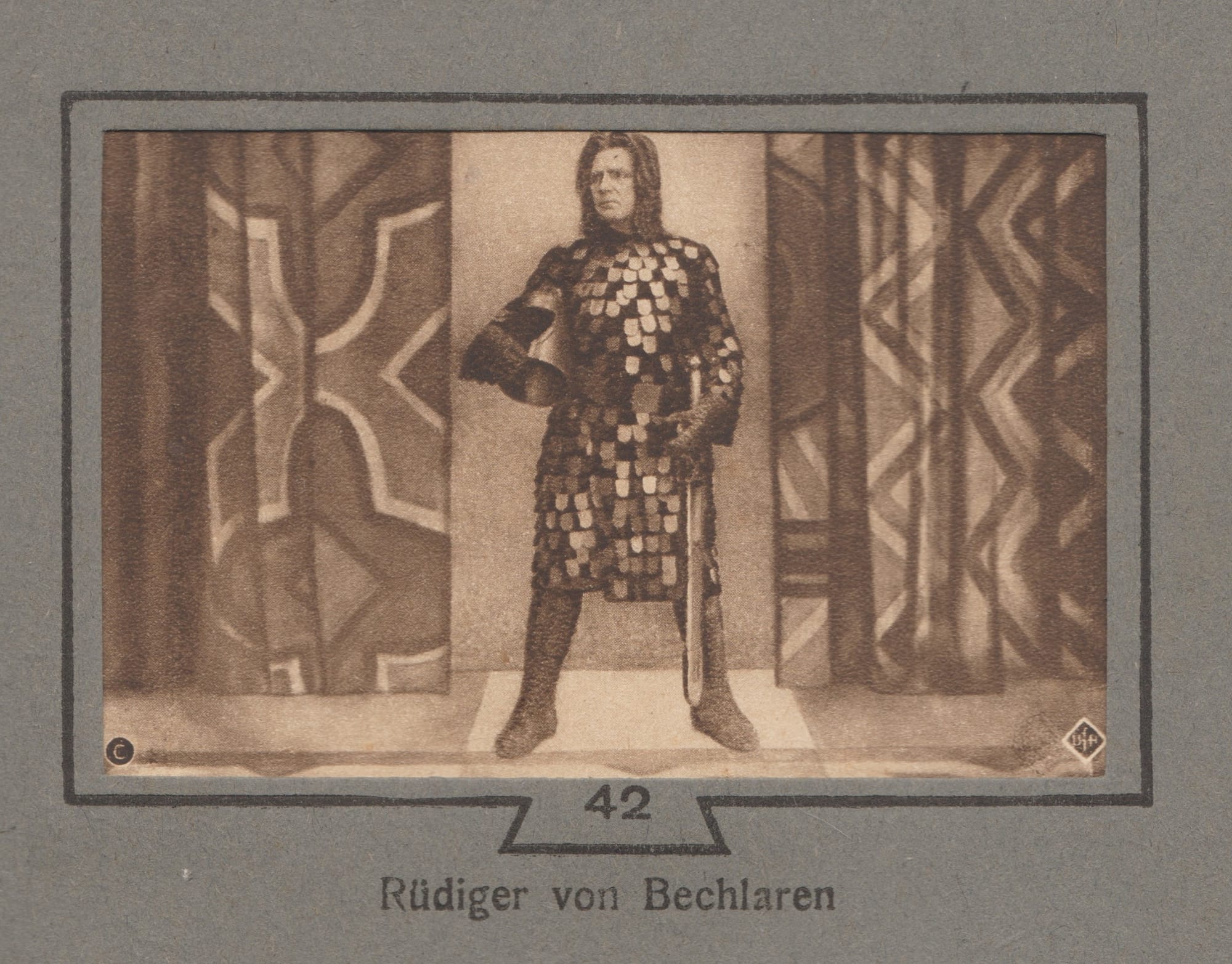 L'Estetica del Monumentalismo: La Costruzione di un Ordine Visivo