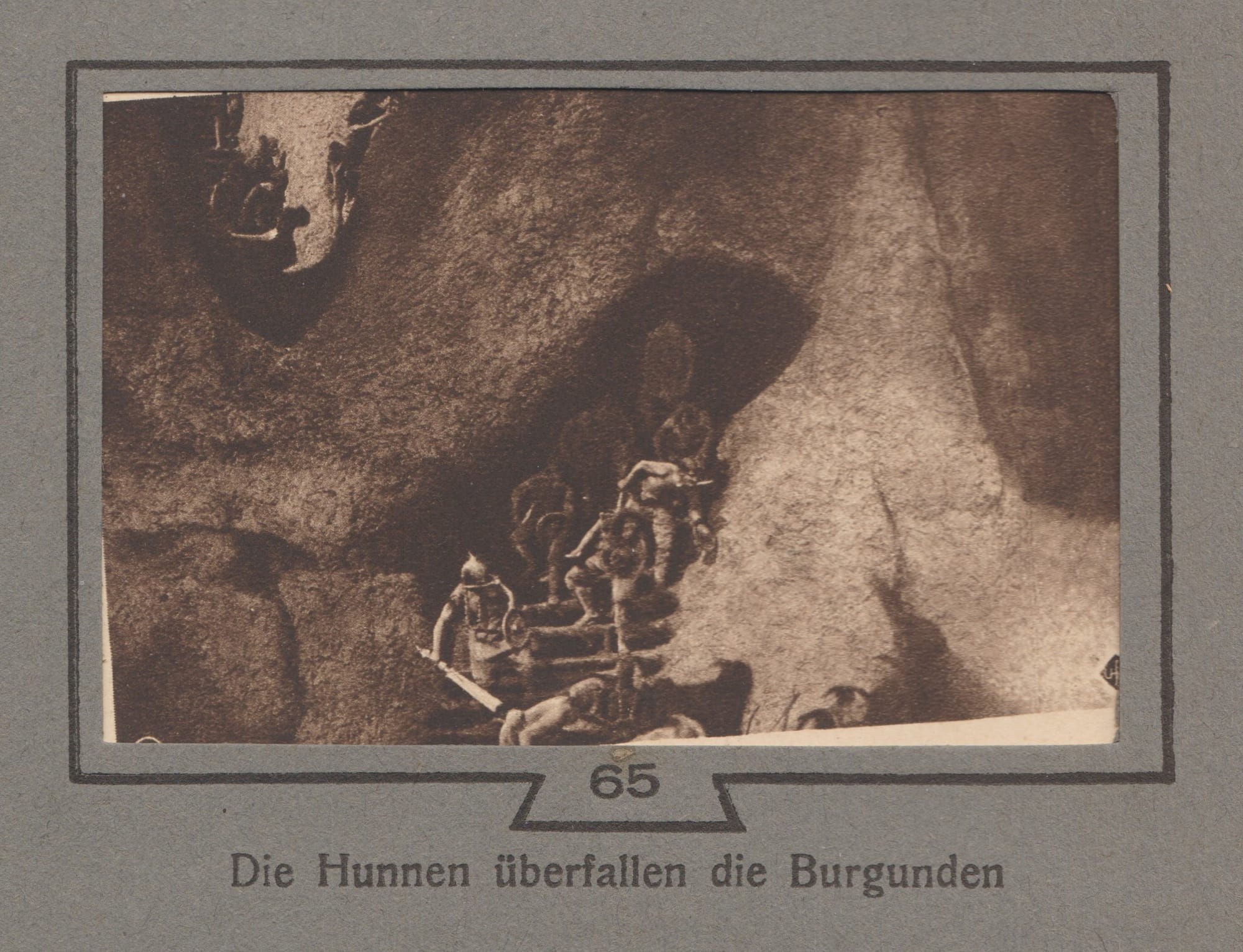 L'Estetica del Monumentalismo: La Costruzione di un Ordine Visivo