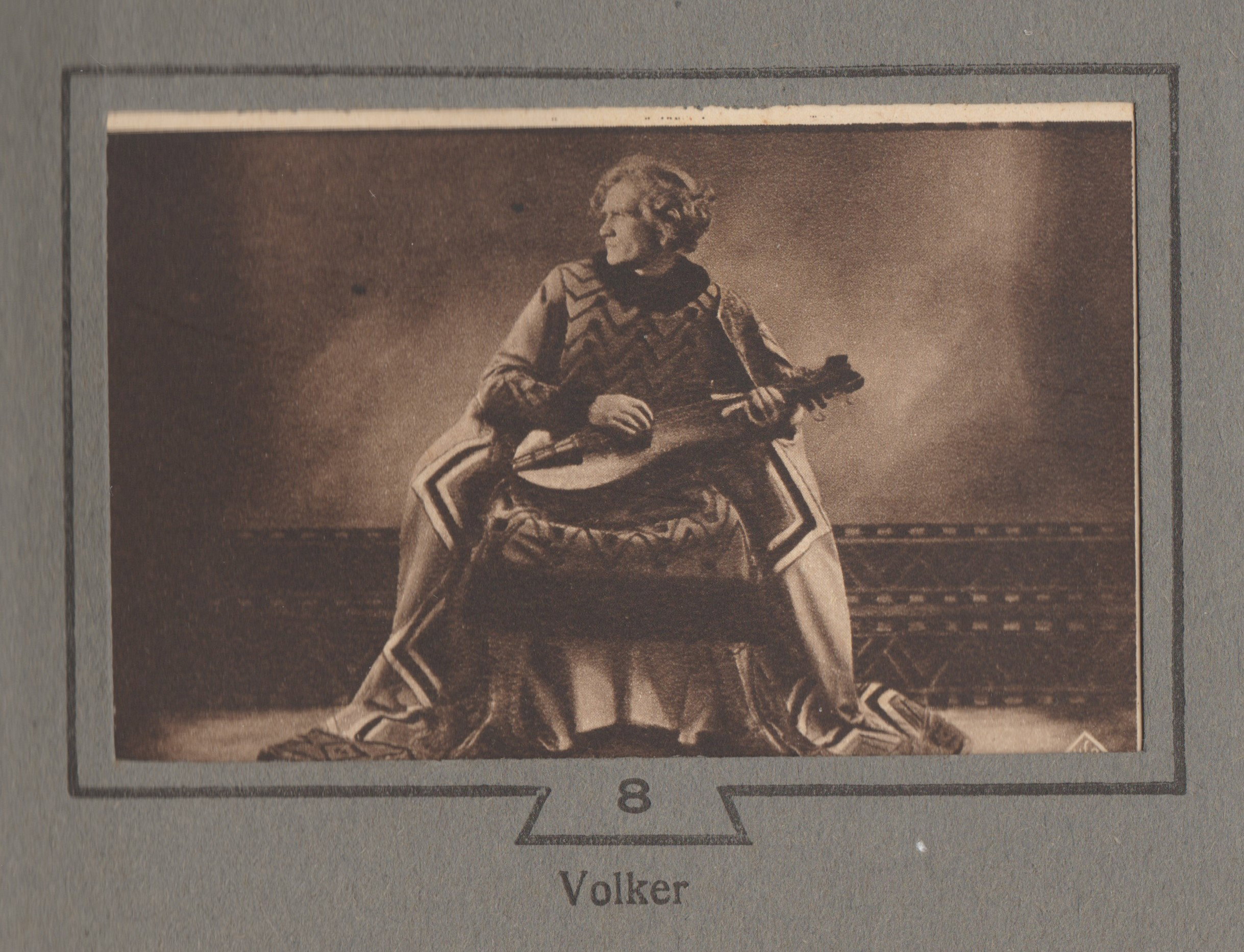 The Aesthetics of Monumentalism: The Construction of a Visual Order