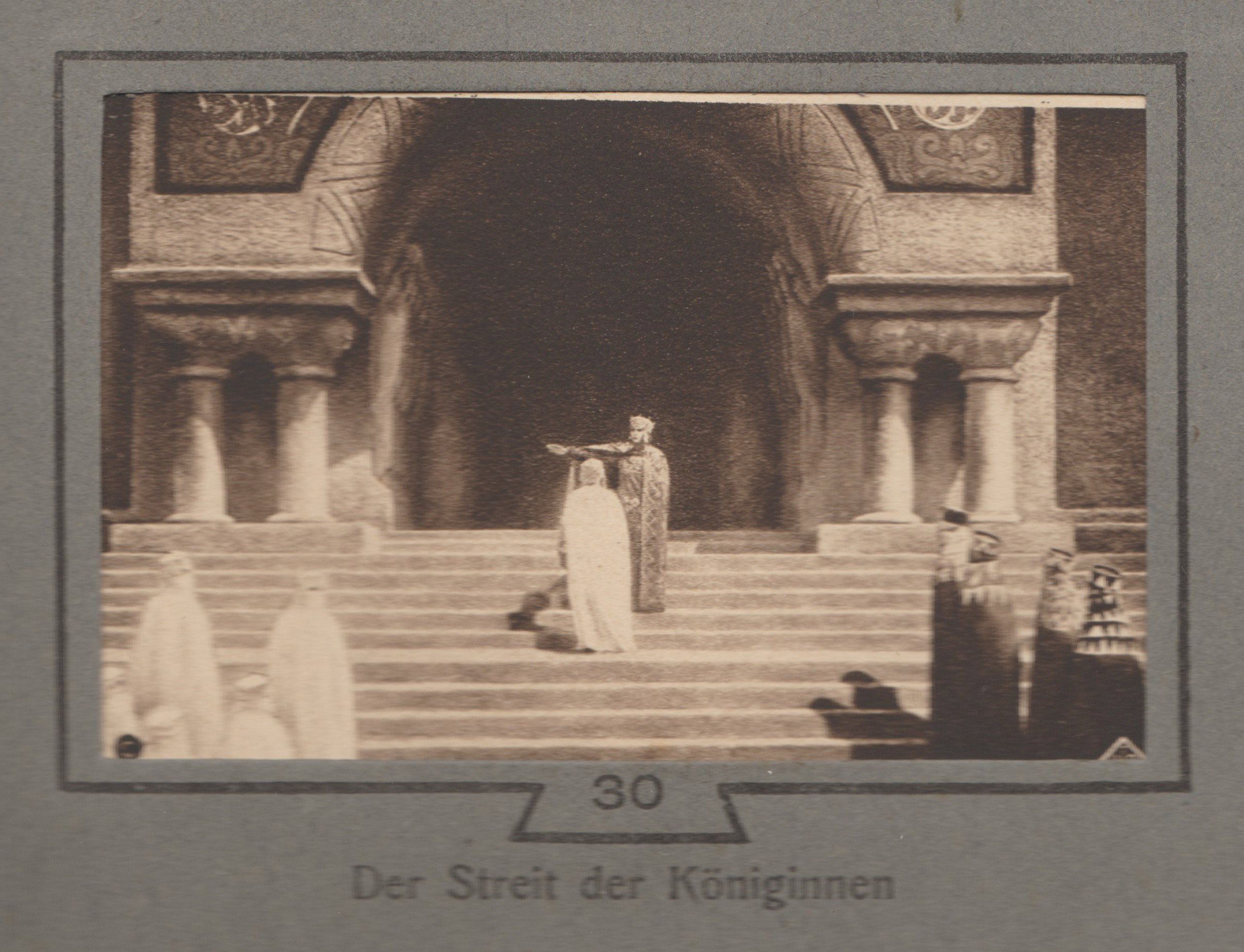 The Aesthetics of Monumentalism: The Construction of a Visual Order