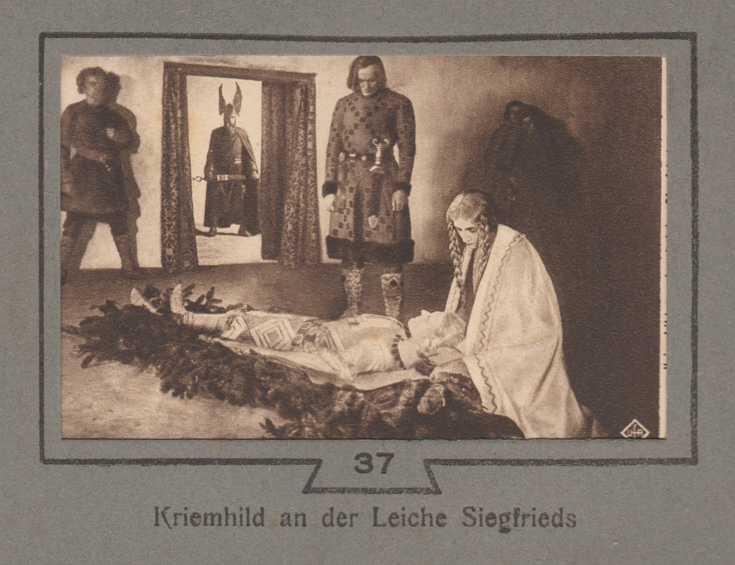 The Aesthetics of Monumentalism: The Construction of a Visual Order