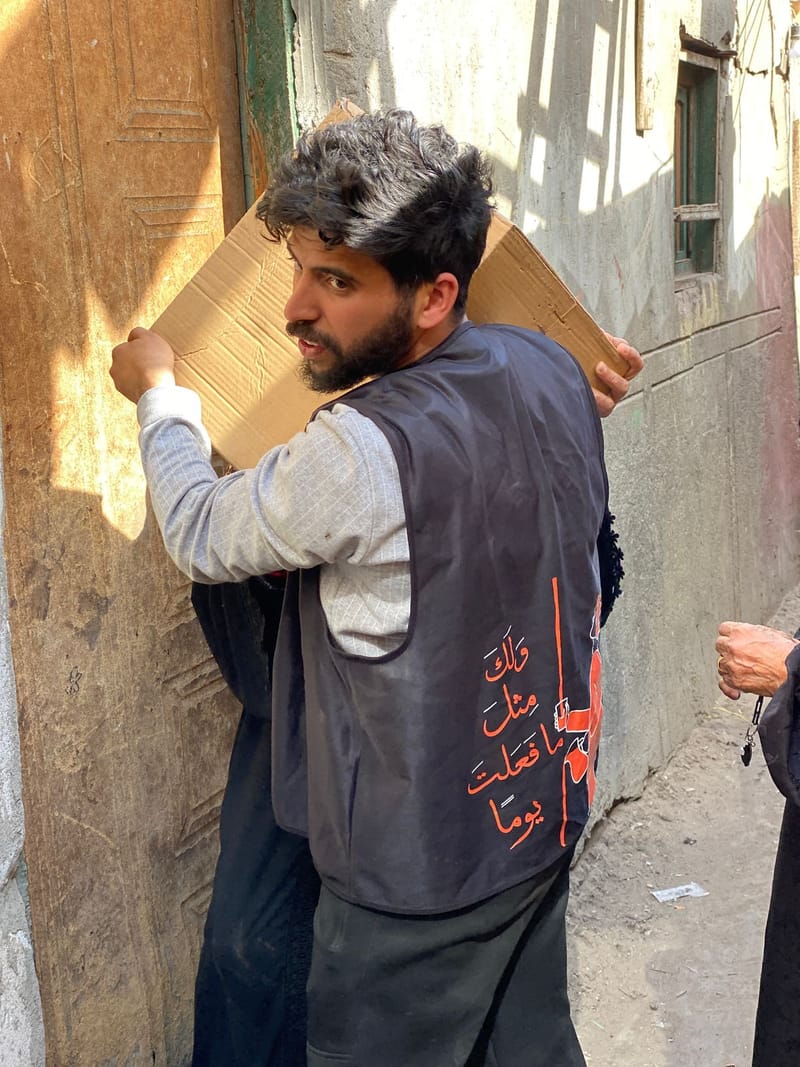  توزيع كراتين شهر رمضان الكريم