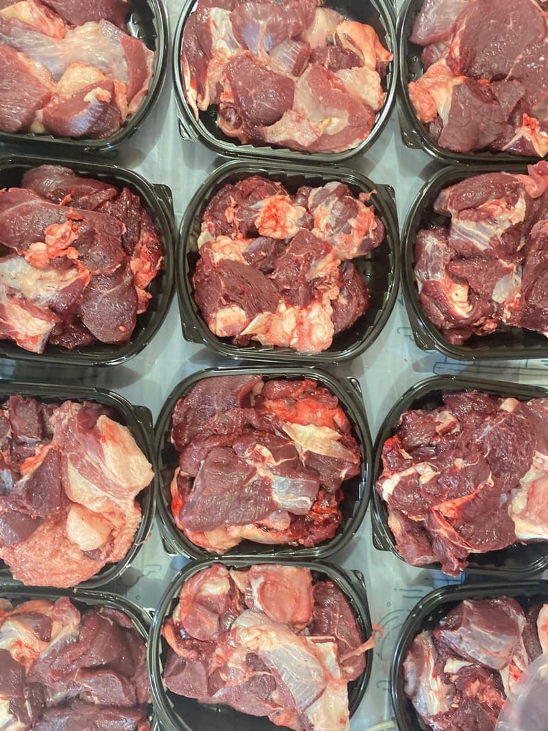 ذبح وإطعام بالتعاون مع الجمعيات الأهلية