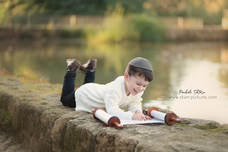 הטוהר הזה של הבונבון שבגזירת תלתל נהיה גבר קטן