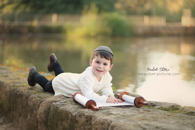 הטוהר הזה של הבונבון שבגזירת תלתל נהיה גבר קטן