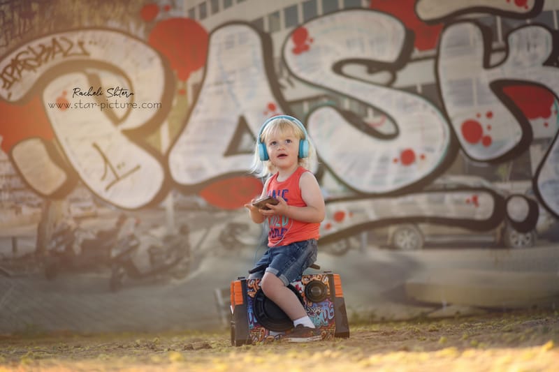 הטוהר הזה של הבונבון שבגזירת תלתל נהיה גבר קטן