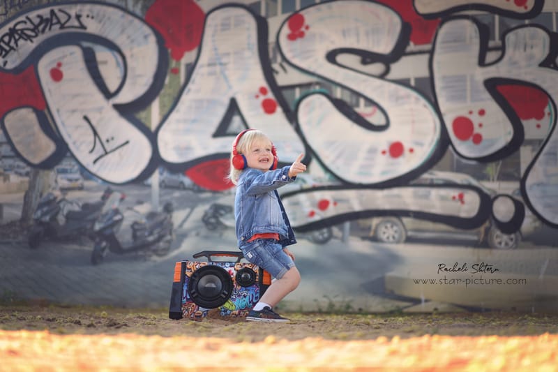 הטוהר הזה של הבונבון שבגזירת תלתל נהיה גבר קטן