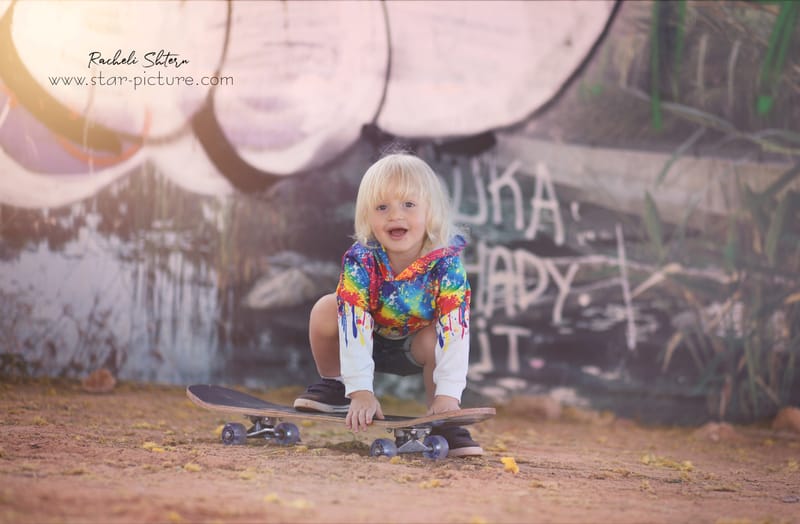 הטוהר הזה של הבונבון שבגזירת תלתל נהיה גבר קטן