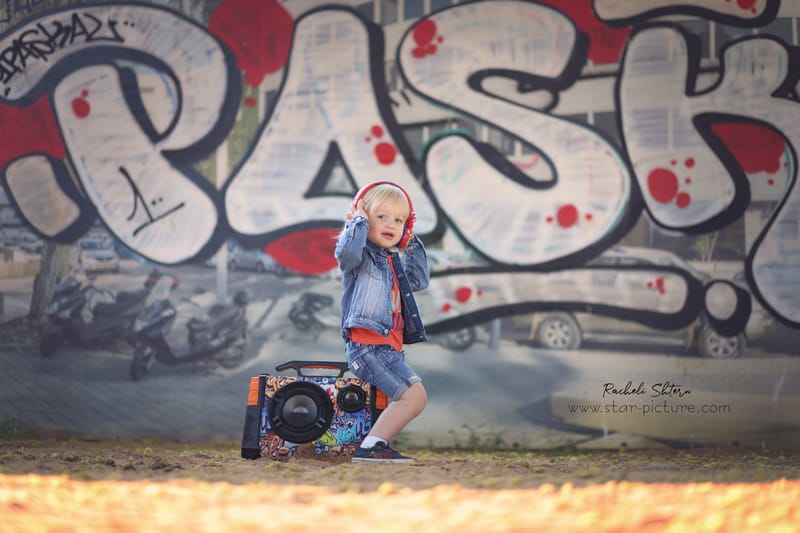 הטוהר הזה של הבונבון שבגזירת תלתל נהיה גבר קטן