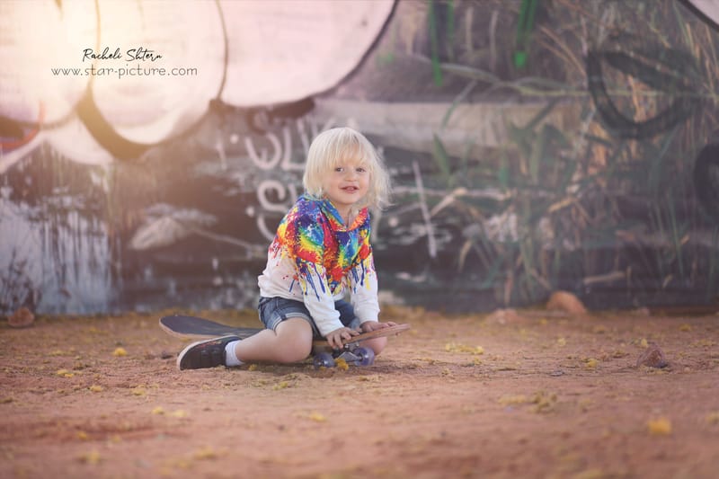 הטוהר הזה של הבונבון שבגזירת תלתל נהיה גבר קטן