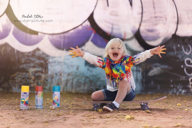 הטוהר הזה של הבונבון שבגזירת תלתל נהיה גבר קטן