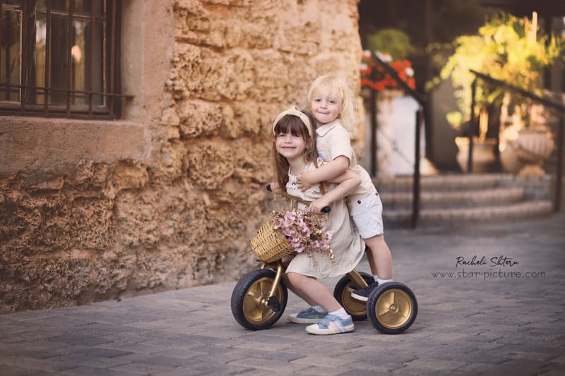 הטוהר הזה של הבונבון שבגזירת תלתל נהיה גבר קטן