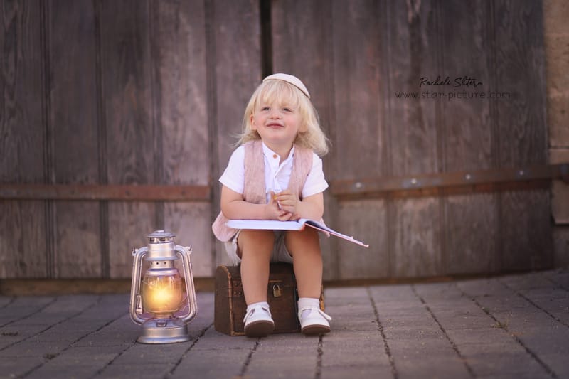 הטוהר הזה של הבונבון שבגזירת תלתל נהיה גבר קטן