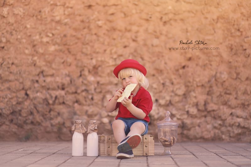 הטוהר הזה של הבונבון שבגזירת תלתל נהיה גבר קטן