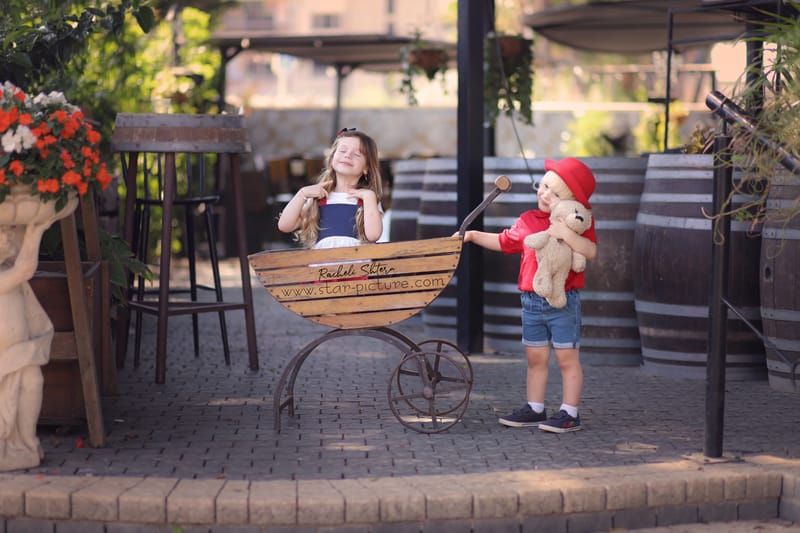 הטוהר הזה של הבונבון שבגזירת תלתל נהיה גבר קטן