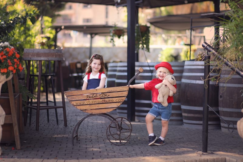 הטוהר הזה של הבונבון שבגזירת תלתל נהיה גבר קטן