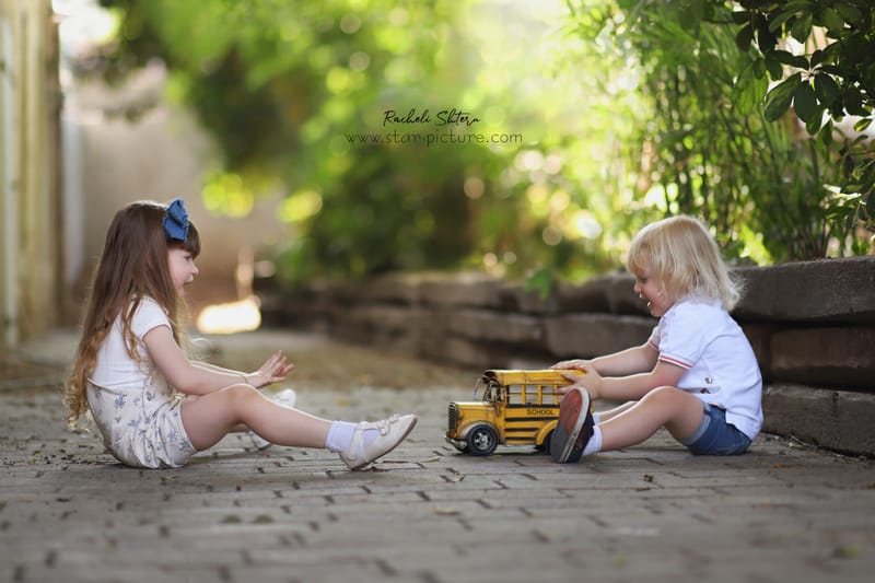 הטוהר הזה של הבונבון שבגזירת תלתל נהיה גבר קטן